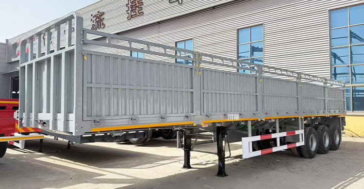 Tri Axle Livestock Transport Semi Trailer for Sale in Tanzania