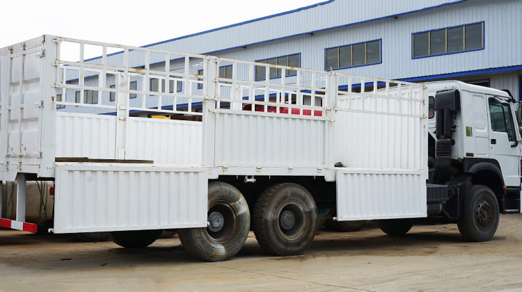 Used Howo Fence Truck for Sale in Tanzania, Dar es Salaam