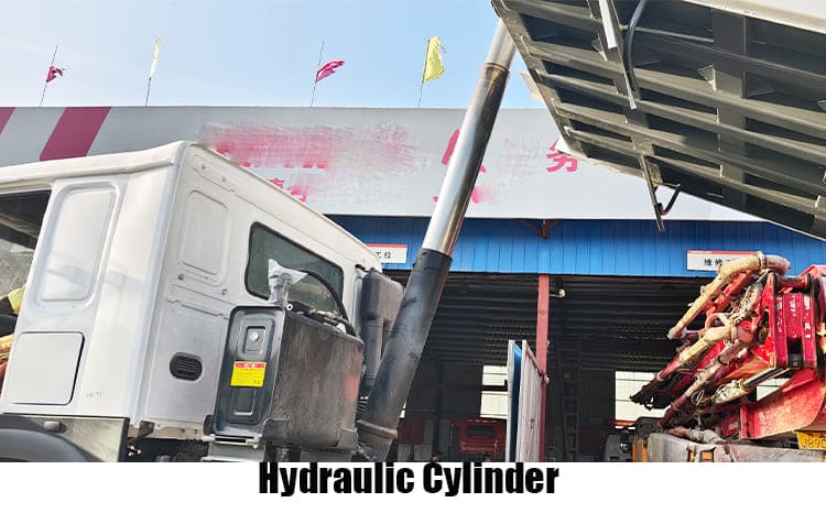 Sinotruk Howo 8x4 Cheap Used Tipper Trucks for Sale in Tanzania