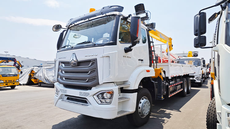Howo 6x4 Crane Trucks for Sale in Dar es Salaam
