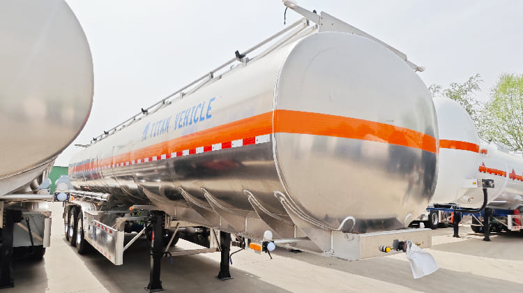 Aluminum Diesel Fuel Tanker Trailer for Sale in Dar es salaam