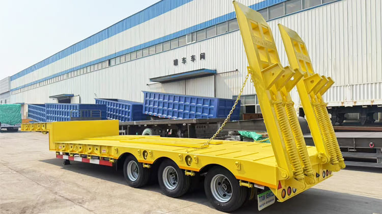 Tri Axle Semi Low Bed Trailer Truck Price for Sale in Tanzania