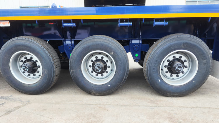 Tri Axle Semi Truck Flatbed Trailer for Sale in Zambia 